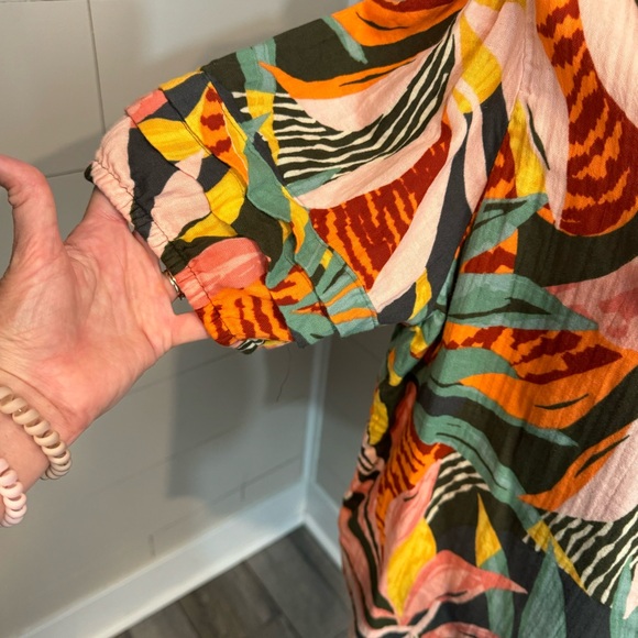 Tropical Print Button Front Short Sleeve Top - Picture 5 of 8